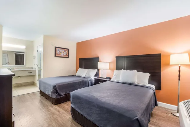 غرفة بسريرين مزدوجين، Econo Lodge Santee SC 2/4