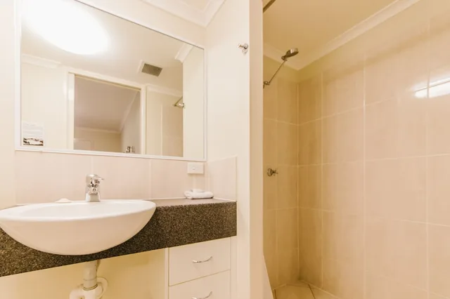 غرفة سوبيريور بسرير كوين وسرير فردي، Citywalk Motor Inn 6/7
