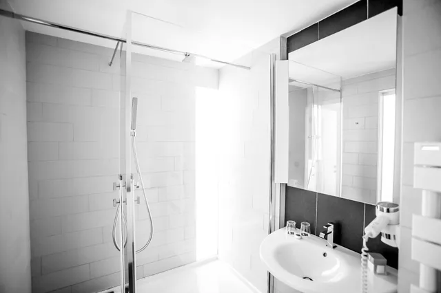 Superior, Twin Beds, Street View، Royal Antibes - Luxury Hotel, Residence, Beach & SPA 3/3