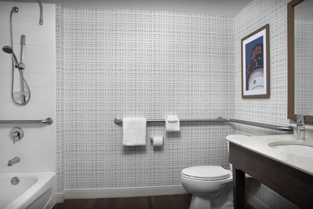 غرفة قياسية بسرير كينج لذوي الإعاقة، Hampton Inn Fort Lauderdale/Downtown Las Olas 5/9