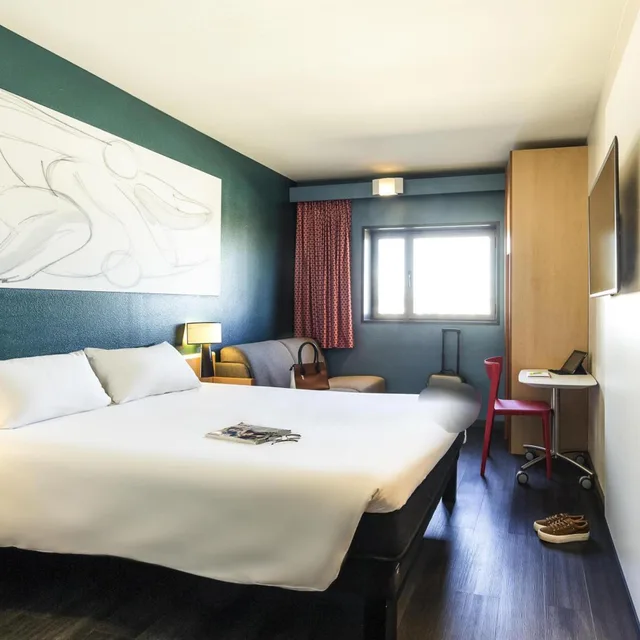 غرفة عائلية مع أريكة، Ibis Valencia Bonaire Aeropuerto 3/6