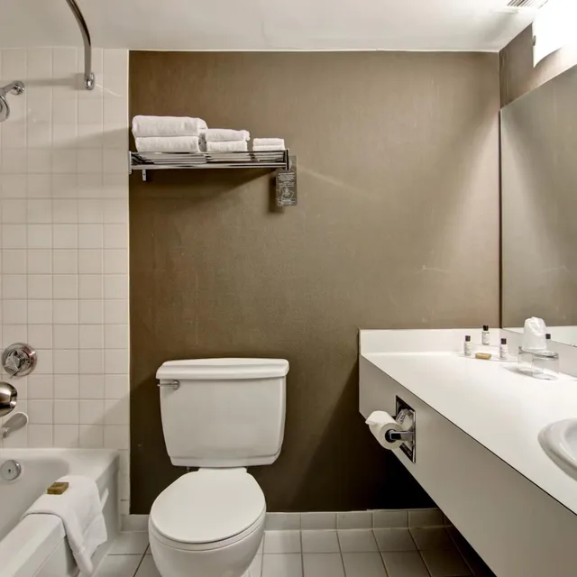 غرفة بسريرين مزدوجين، Chateau Lacombe Formerly Crowne Plaza Chateau Lacombe 8/10