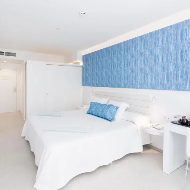 غرفة بسرير مزدوج بإطلالة جزئية على البحر، Reverence Mare Hotel Adults Only 2/7