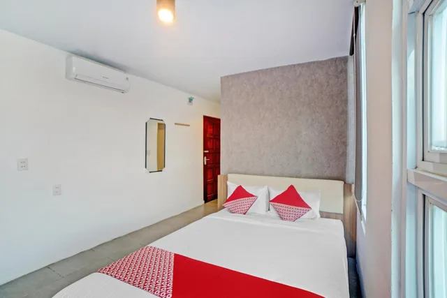 غرفة ديلوكس بسرير كينج، OYO 90559 Gamacity Residence 1/10