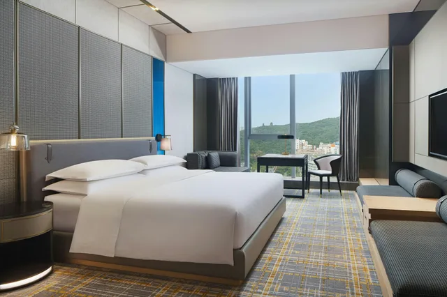 غرفة بسرير كينج، Sheraton Shenzhen Nanshan 1/2