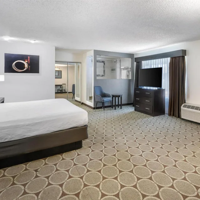 غرفة بسرير كينج بجاكوزي، Best Western Pahrump Oasis 5/10