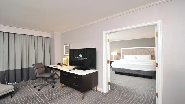 Suite, King Bed, Plaza View, Balcony، InterContinental Kansas City at the Plaza 4/8