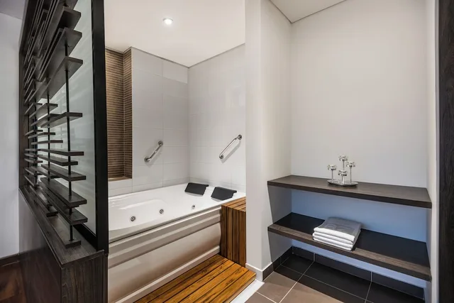 جناح استوديو سوبيريور بسرير كينج بجاكوزي، AZ HOTEL 1/2