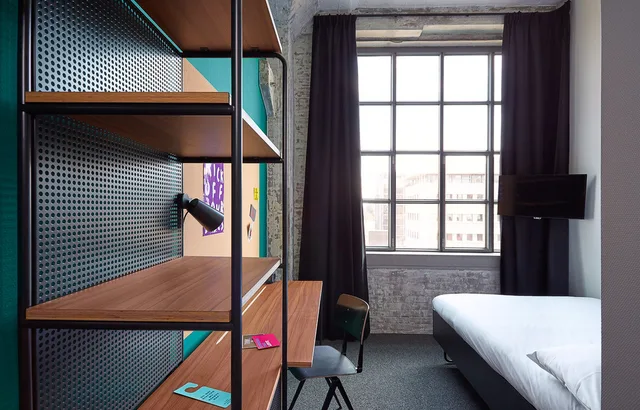 Executive, Queen Bed, The Social Hub Maastricht 3/3