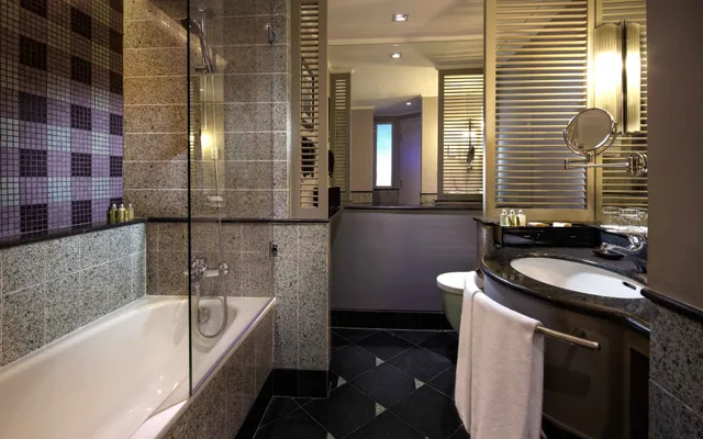 غرفة فاخرة بسرير كينج بإطلالة على المدينة، Sofitel Saigon Plaza Hotel 7/8