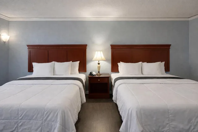 غرفة بسرير مزدوج لذوي الإعاقة، Antioch Quarters Inn and Suites 1/7