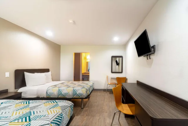 2 Full Beds - Non-Smoking, Micfridge، Motel6 Livingston, TX 2/10