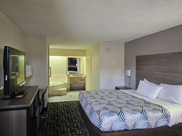 جناح ديلوكس بسرير كينج بجاكوزي للمدخنين، Motel6 Jackson, MS - Southwest 2/9
