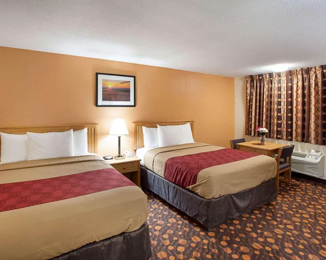 غرفة بسريرين كوين للمدخنين، Econo Lodge Phillipsburg, KS 2/3