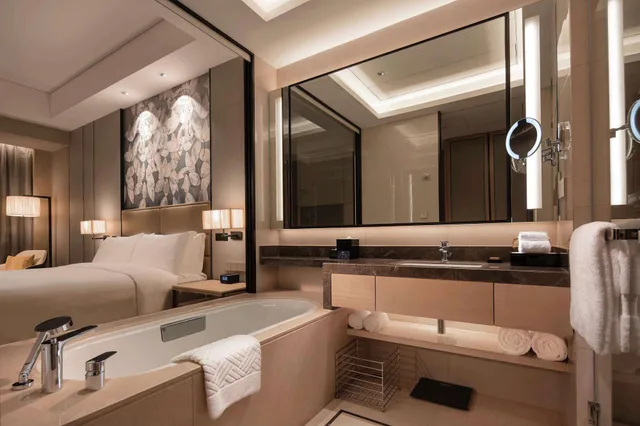 Room, King Bed, Doubletree By Hilton Yangzhou 7/12