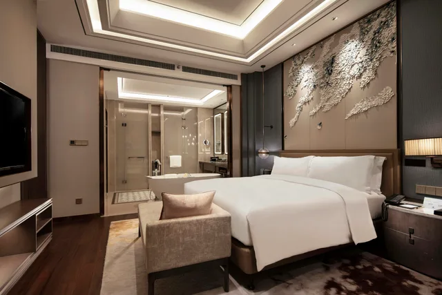 1 Bedroom, Deluxe, Suite, King Bed, Doubletree By Hilton Yangzhou 2/3