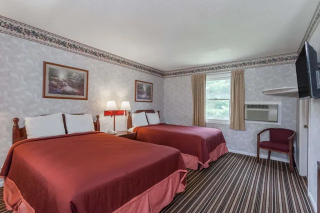 غرفة قياسية بسريرين كوين، Travelodge by Wyndham Great Barrington Berkshires 1/7