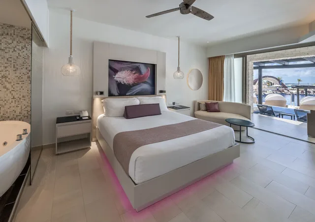 Diamond Club, Swim Out, Junior Suite, Luxury, King Bed، Royalton CHIC Punta Cana, An Autograph Collection All-Inclusive Resort & Casino - Adults Only 1/4
