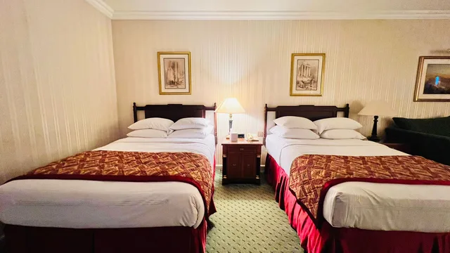 Standard Twin Room, Connaught Palace Hotel 1/3