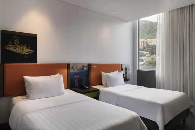 Room, Twin Beds, Hampton by Hilton Bogota - Usaquen 1/3