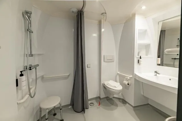 غرفة بسرير مزدوج لذوي الإعاقة، easyHotel London Victoria 6/6