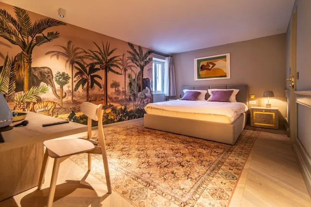 Deluxe, Double Bed, Sofa, Exterior Entrance، The Melegran 2/8