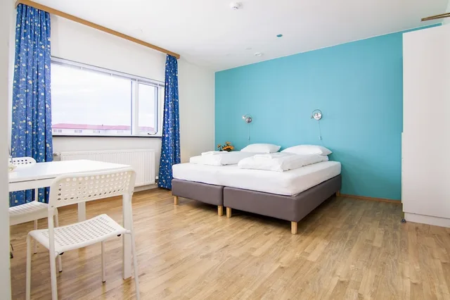 غرفة بسريرين منفصلين بحمام خاص، START HOSTEL 6/10