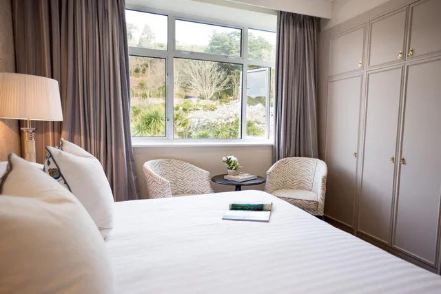 غرفة بسرير مزدوج أو سريرين منفصلين بإطلالة على الحديقة، St Brelades Bay Hotel 3/8