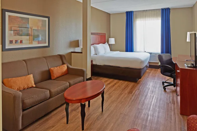جناح، Comfort Suites Outlet Center 3/6