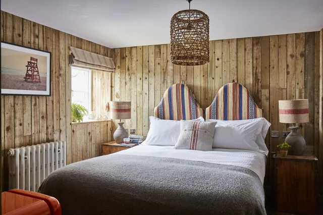 Room, Double or Twin Bed, Artist Residence 5/7