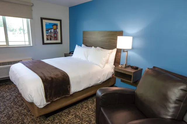 غرفة قياسية بسرير كينج، Sonesta Simply Suites Avondale 8/10