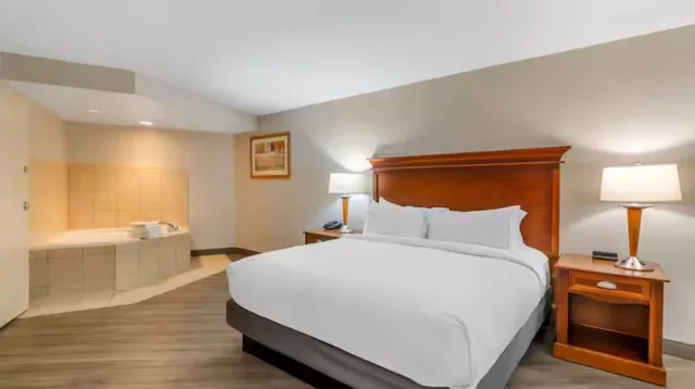 جناح بسرير كينج، Doubletree By Hilton Jefferson 1/2