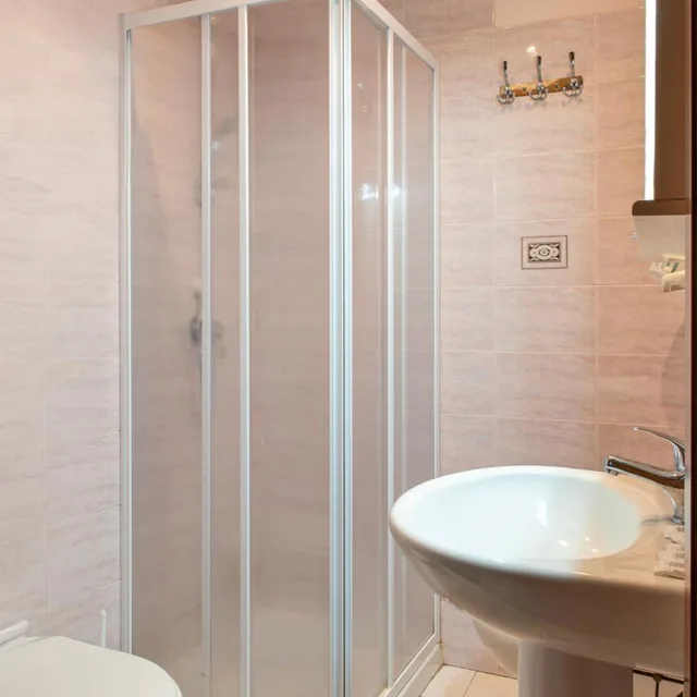غرفة ثلاثية، Hotel Ventura Rome 3/3