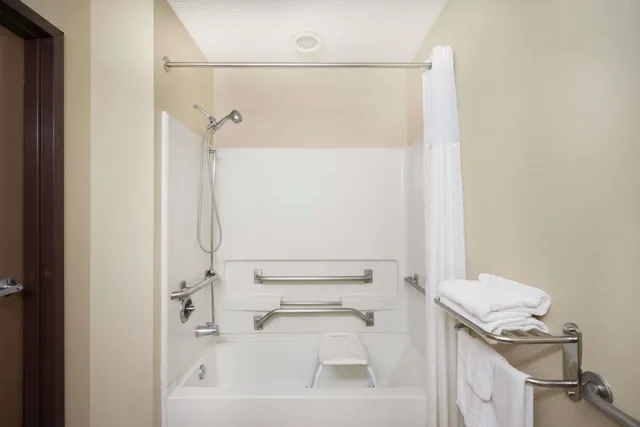 غرفة بسريرين كوين لذوي الإعاقة، Microtel Inn & Suites by Wyndham Bowling Green 7/10