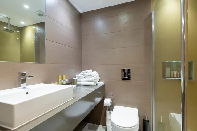 غرفة بسرير مزدوج، DONNINGTON MANOR HOTEL 5/7