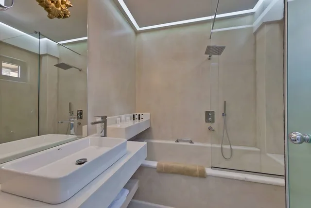 غرفة ديلوكس بسرير مزدوج بإطلالة على البحر، Royal Marmin Bay Boutique and Art Hotel 7/9