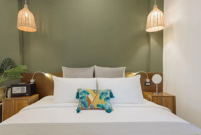 Room, King Bed, Garden View, Yolo Bangkok Boutique Hotel 8/10