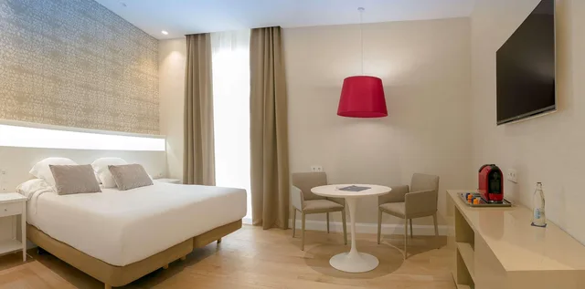 غرفة بريميوم بسرير كينج، Melia Plaza Valencia Hotel 8/10