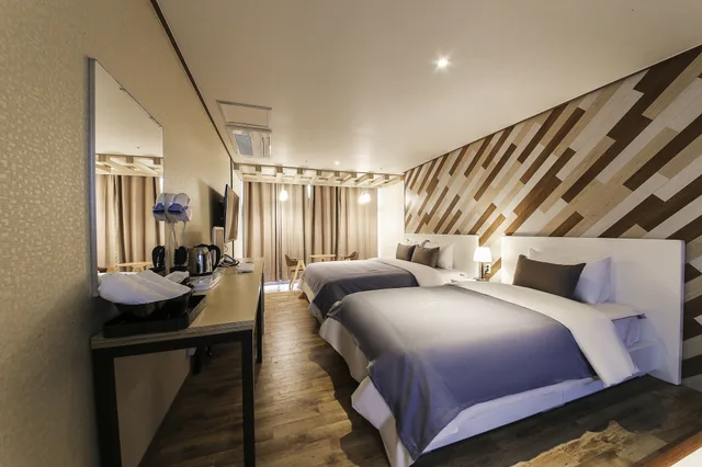 جناح بسريرين منفصلين وسرير كوين، The Marine View Hotel 9/10