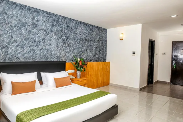 غرفة بسرير كينج بشرفة، Langkapuri Resort Langkawi 1/5