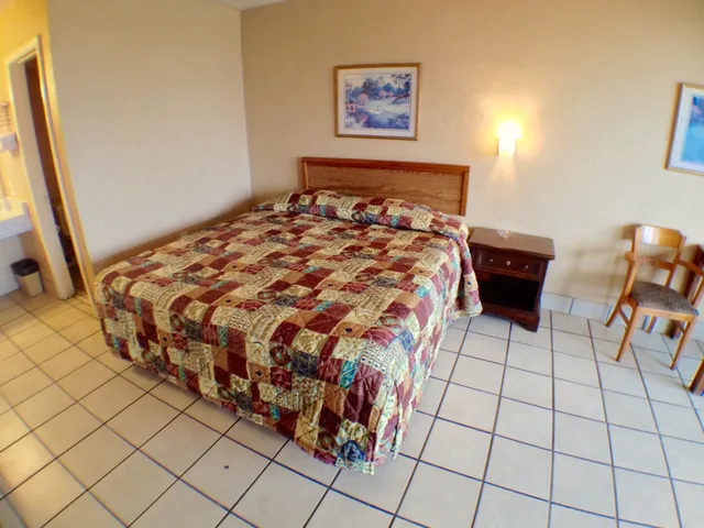 غرفة اقتصادية بسرير كينج، Budget Inn 1/1