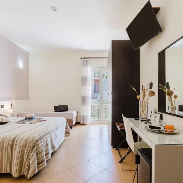 غرفة رباعية، Cerri Hotel 4/8