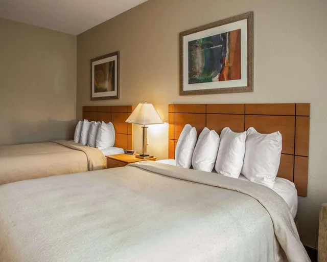 Room, 2 Queen Beds, Quality Inn Forsyth - Decatur 2/6