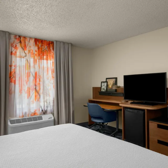 غرفة بسرير كينج بحوض استحمام لذوي الإعاقة، Fairfield Inn Boise 4/10