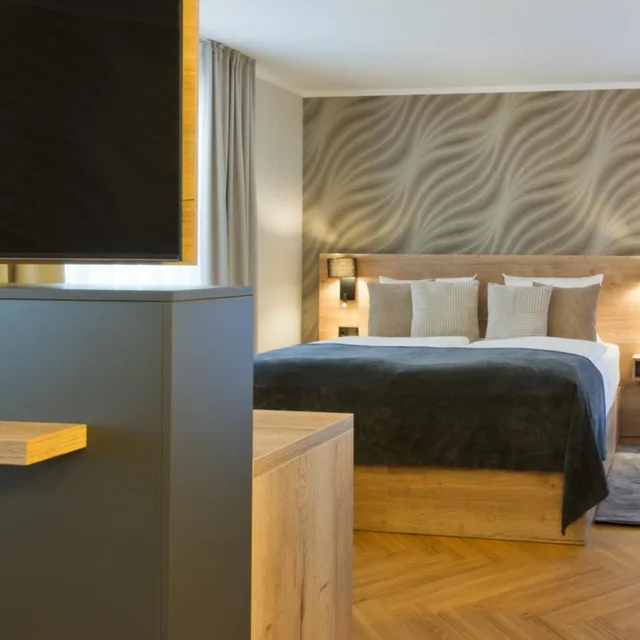 Junior Suite, King Bed, Atrium Hotel Amadeus 2/5