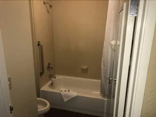 غرفة بسريرين مزدوجين لذوي الإعاقة، Quality Inn & Suites Ann Arbor Hwy 23 2/2