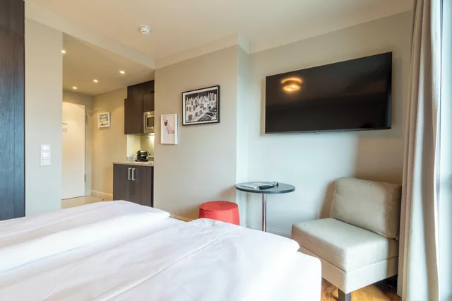 Comfort, Studio, Balcony or Terrace، Mondrian Suites Berlin Checkpoint Charlie 3/8