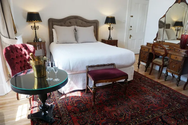 غرفة قياسية بسرير كوين، Hotel Marie-Rollet 3/6