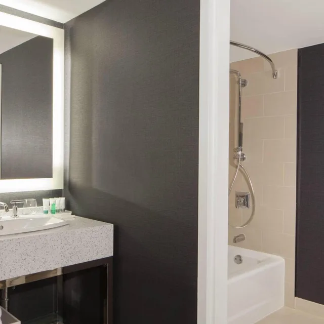 Deluxe, 2 Double Beds, Executive Level، The Westin Princeton at Forrestal Village 5/5