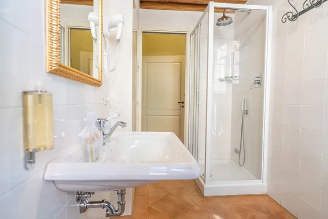 غرفة قياسية بسرير مزدوج وسريرين منفصلين، PALAZZO MOSELA ALLA PORTA 9/10